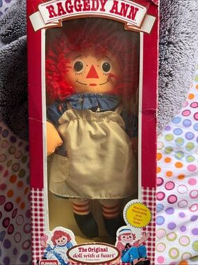 Vintage NEW OLD STOCK Raggedy Ann Classic Cloth Doll in Red Hair and Cream Apron